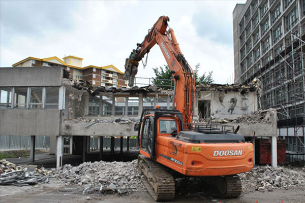 Phá dỡ nhà tại Long An